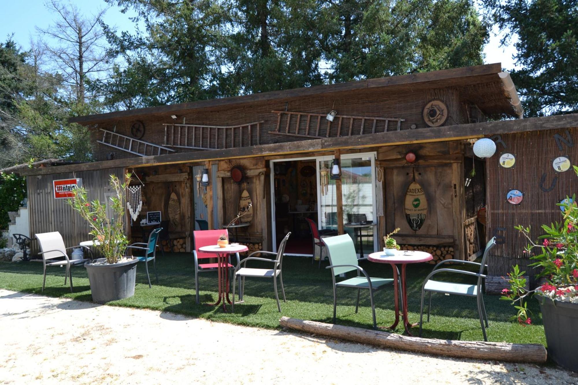 Le Gite De La Lombriere Saint-Denis-de-Pile Exterior foto